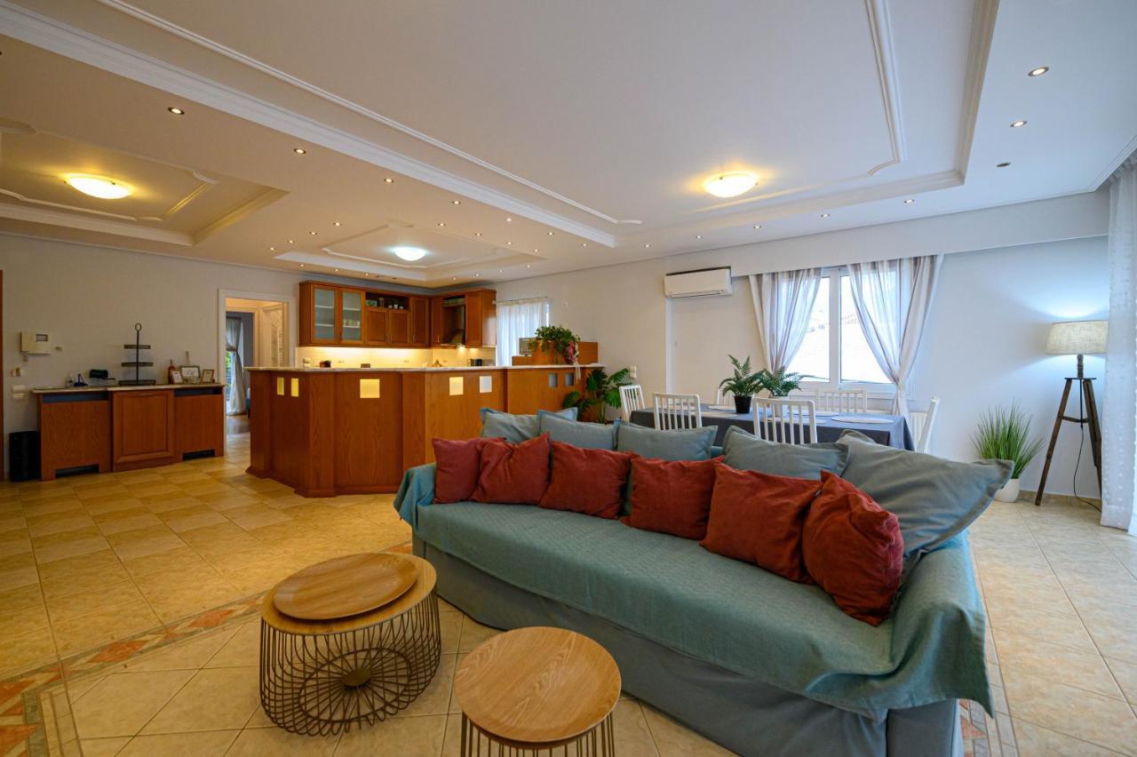 Marine Luxury Apartment Kalamata Exterior foto