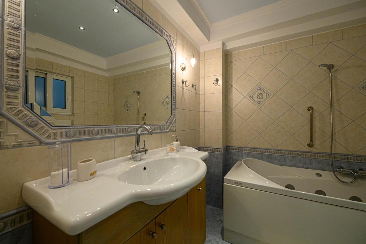 Marine Luxury Apartment Kalamata Exterior foto