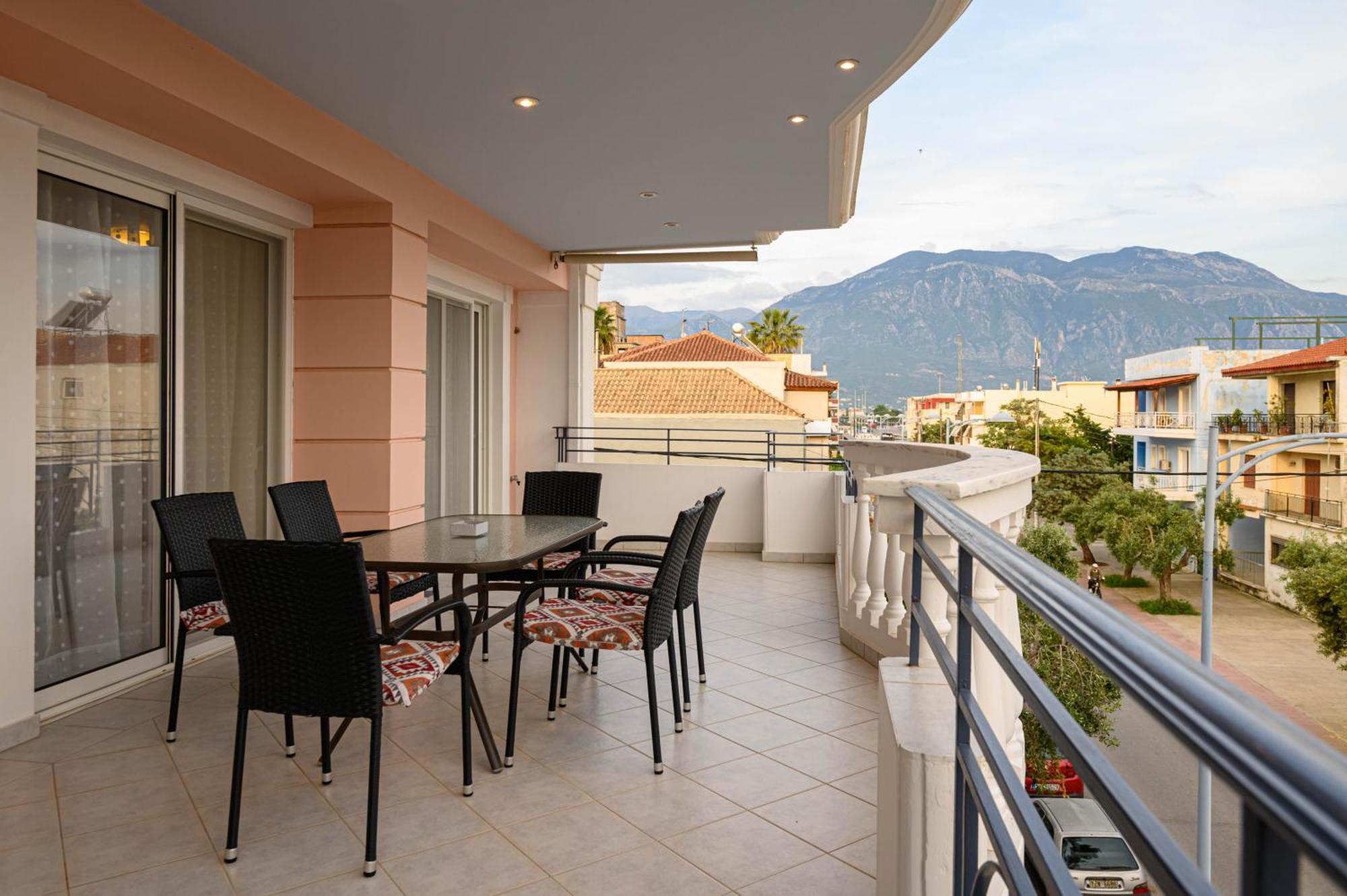 Marine Luxury Apartment Kalamata Exterior foto
